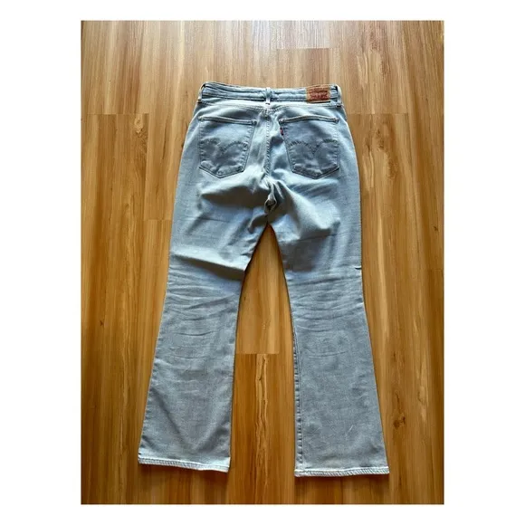 ✨725 Levi’s High Rise Bootcut Jeans