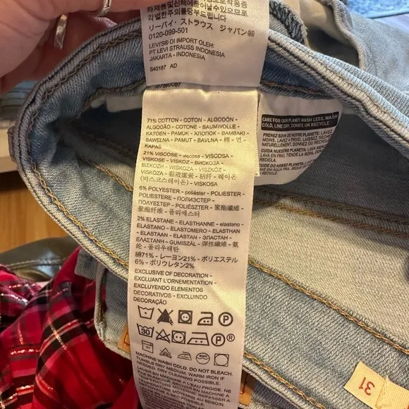 ✨725 Levi’s High Rise Bootcut Jeans