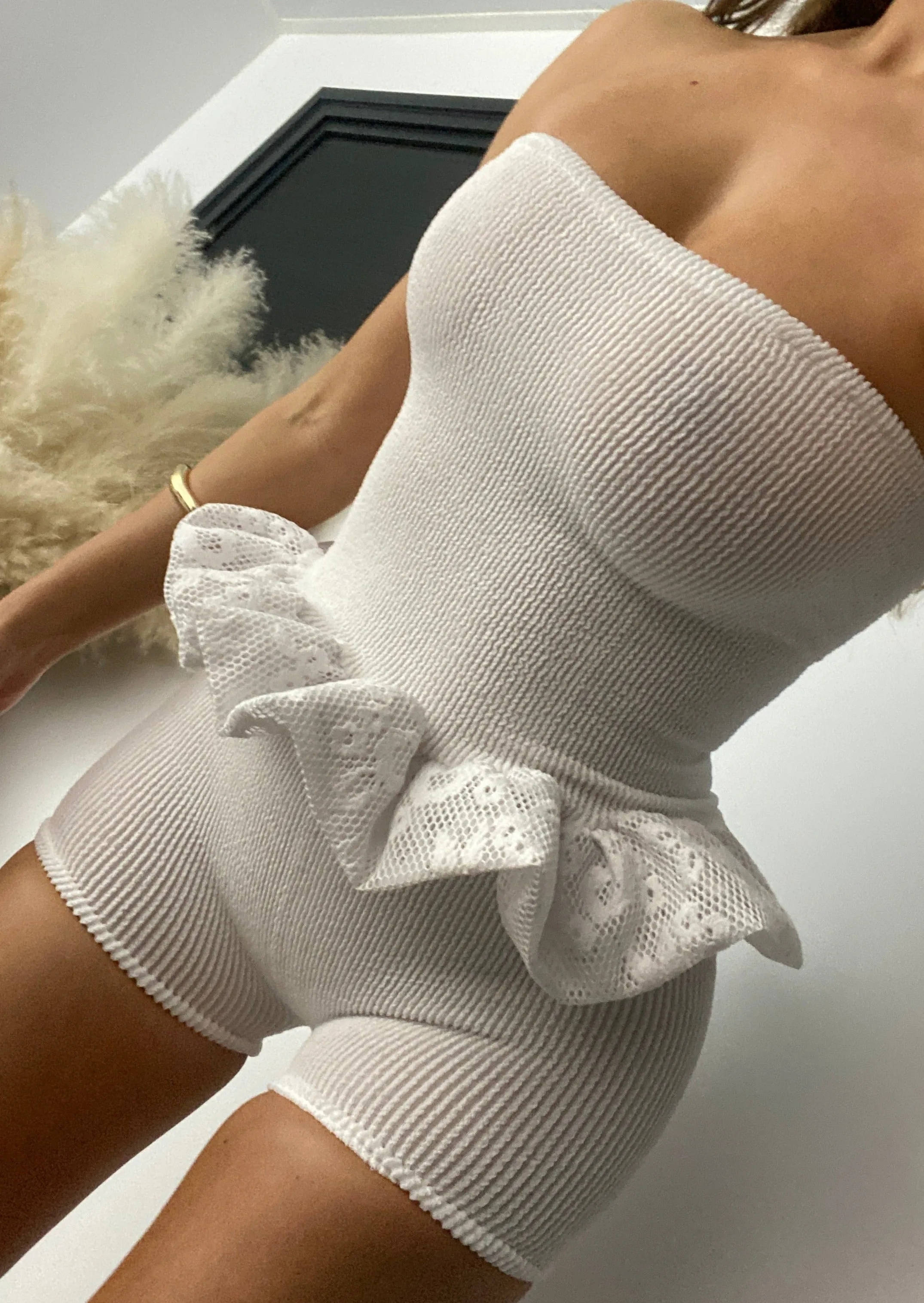 Crinkle Peplum Bubble Hem Bandeau Top in White