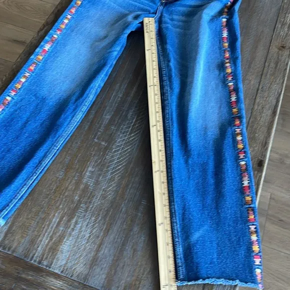 Driftwood Royce Straight Crop Jeans in Kaleidoscope Embroidery Size 27 Boho EUC