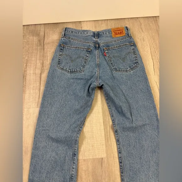 Levi’s 501 Slim Straight Leg Jeans Size 26