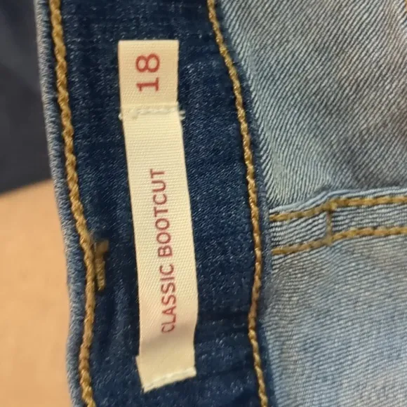 Levi's classic bootcut jeans size 18
