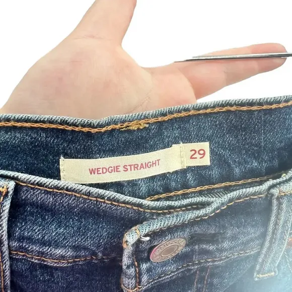 Levi's Wedgie Fit Straight Jeans Medium Destructed Size 29
