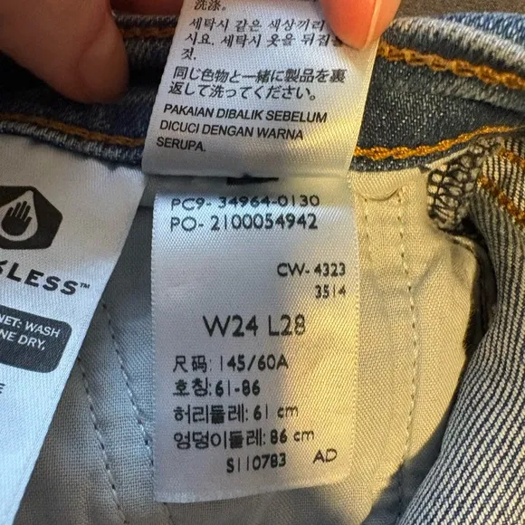 Levi’s Wedgie Jeans Straight-Leg High Rise Cropped size 24