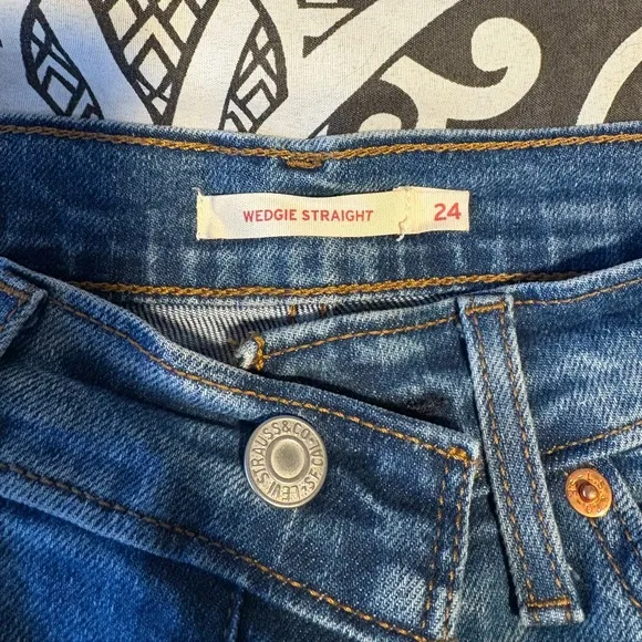 Levi’s Wedgie Jeans Straight-Leg High Rise Cropped size 24