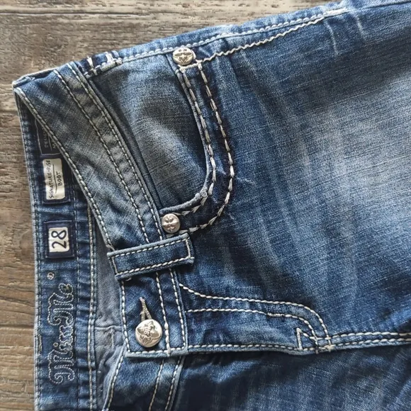 MISS ME Signature Rise bootcut jeans medium wash denim sz 28x34L The Buckle