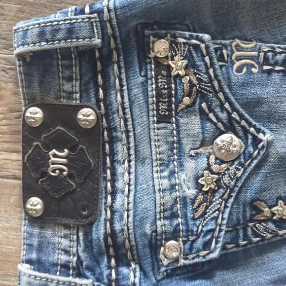 MISS ME Signature Rise bootcut jeans medium wash denim sz 28x34L The Buckle