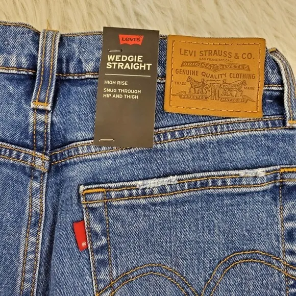 MSRP $98 Levi's Size 27 Wedgie High Waist Straight Leg Jeans