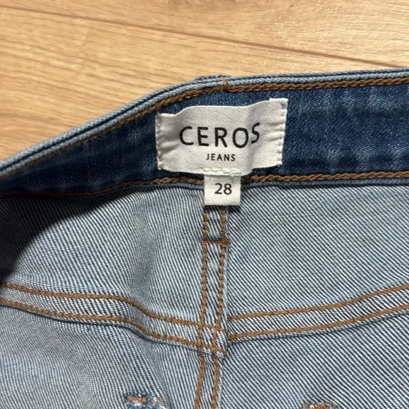 NWT Ceros Distressed Bootcut Size 28 Blue Jeans
