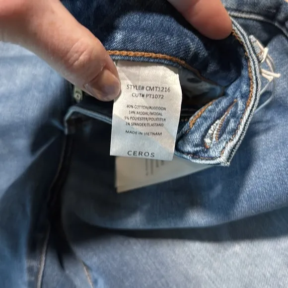 NWT Ceros Distressed Bootcut Size 28 Blue Jeans