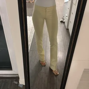 Patrizia Pepe Firenze Italian pastel yellow denim jeans low rise bootcut