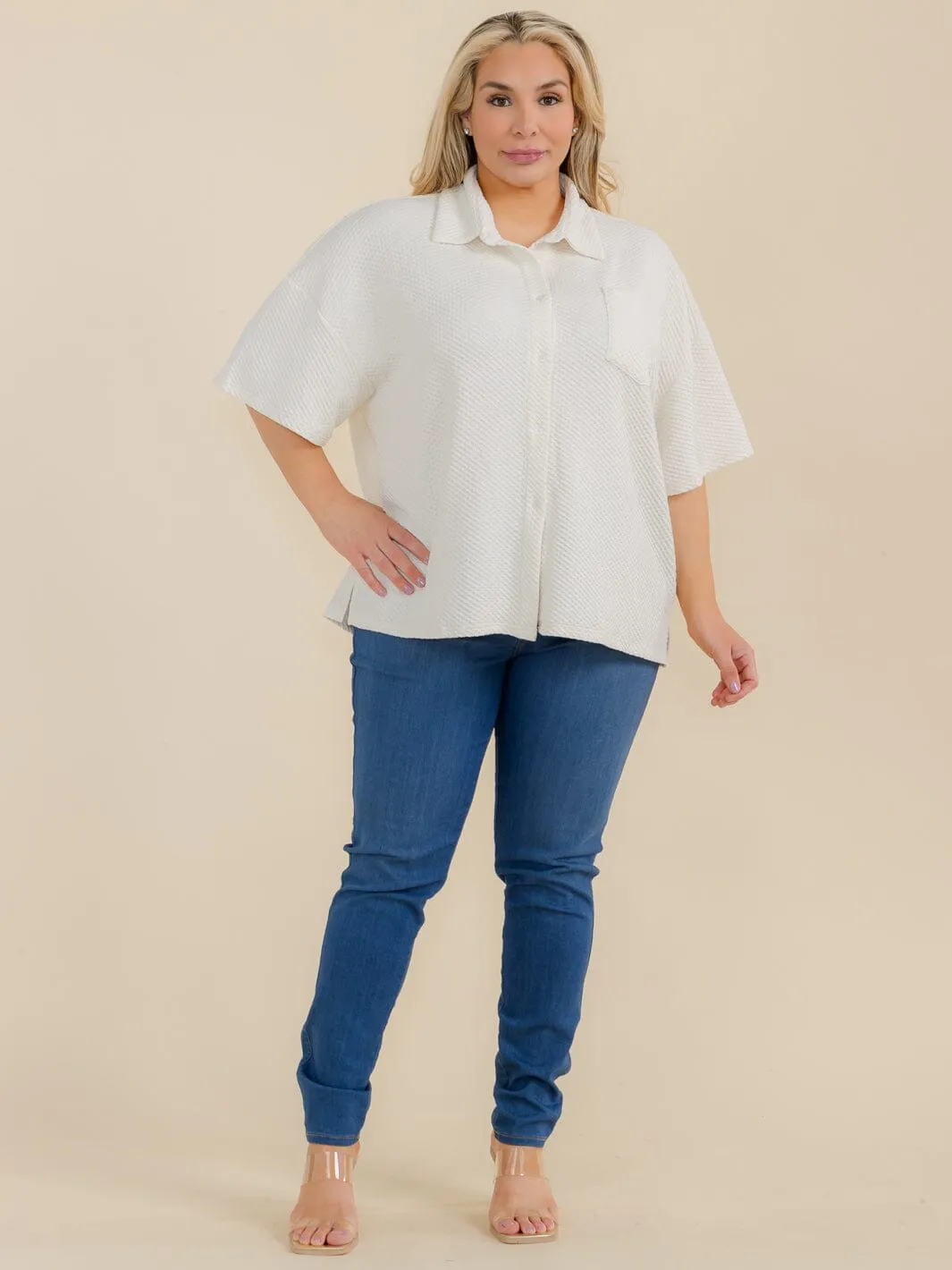 PLUS SIZE SHORT SLEEVE FRONT POCKETS BUTTON UP BLOUSE
