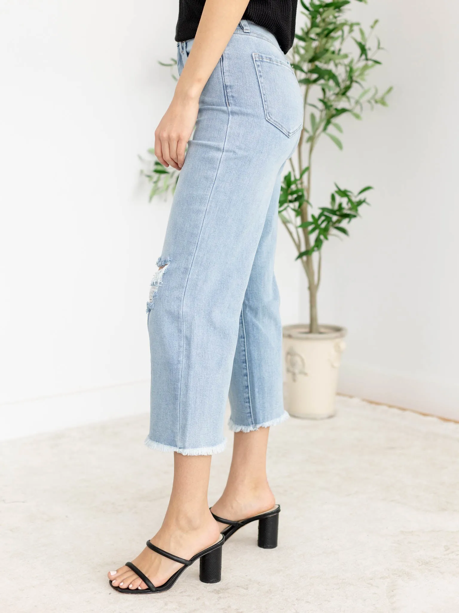 RFM High Rise Slim Straight Fray Hem