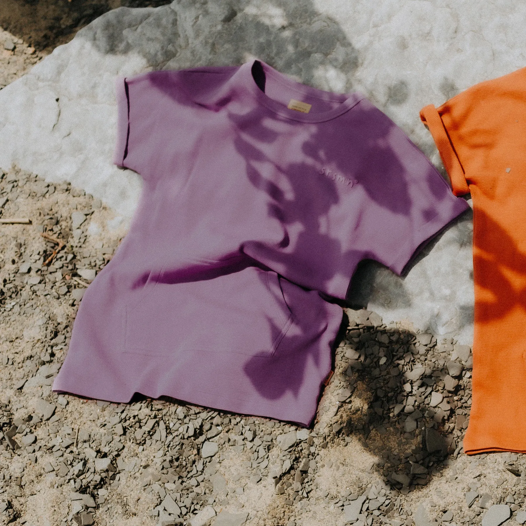 Robe t-shirt mauve à manches courtes, bébé || Purple t-shirt dress with short sleeves, baby