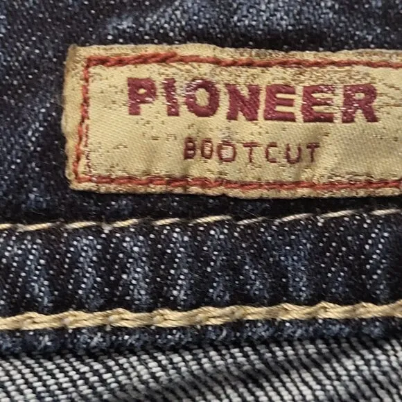Silver Pioneer Women's Jeans 34 31 Distressed Bootcut Denim 34/31 NWT
