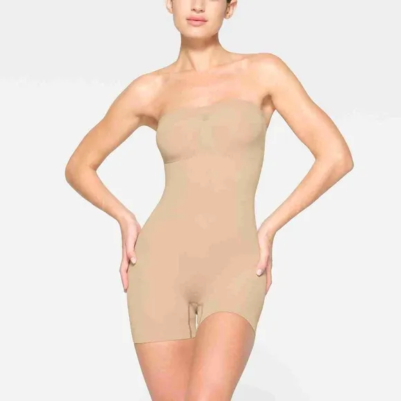 SKIMS Seamless Sculpt Strapless Shortie Bodysuit Size Large NWOT