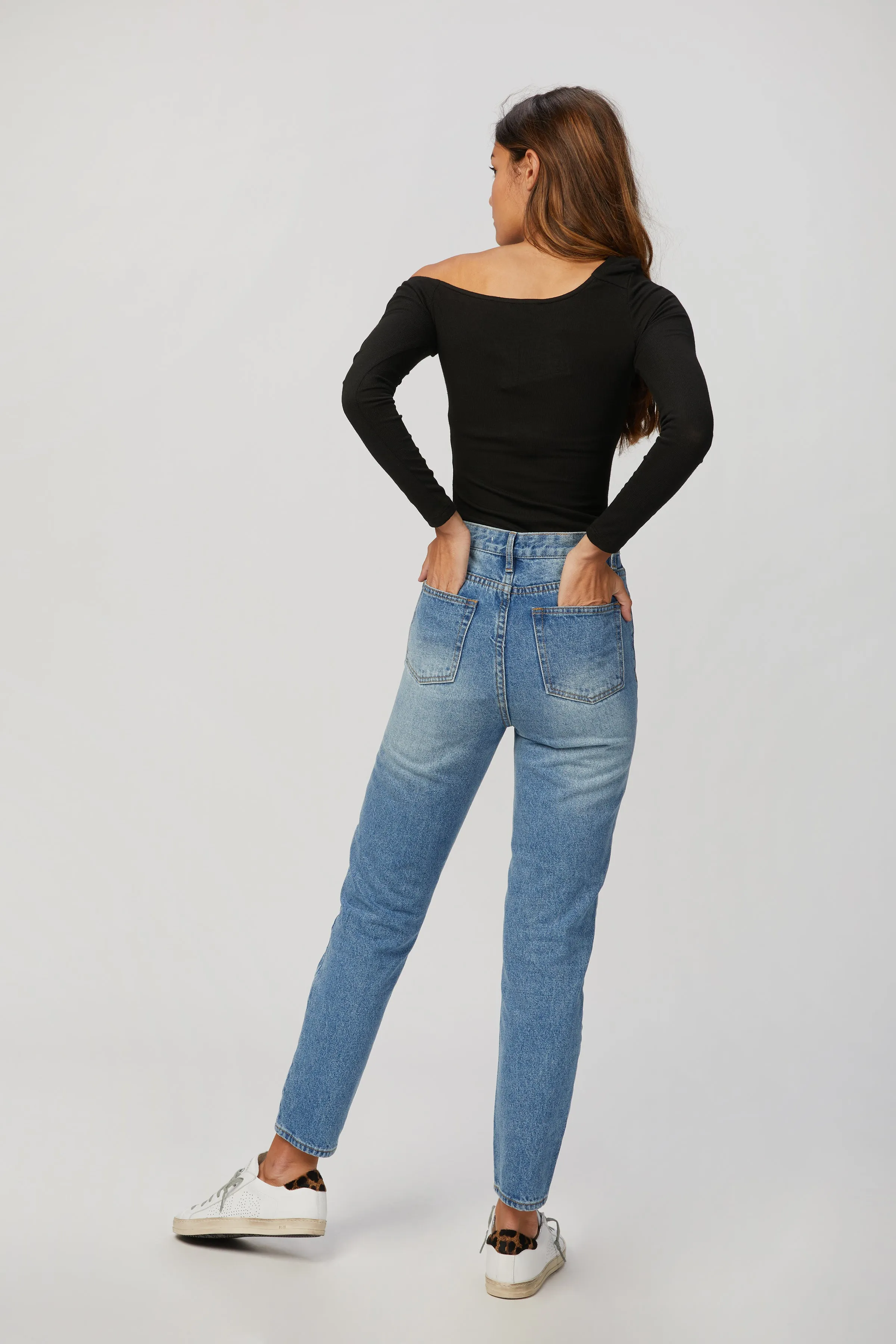 STRAIGHT LEG DENIM