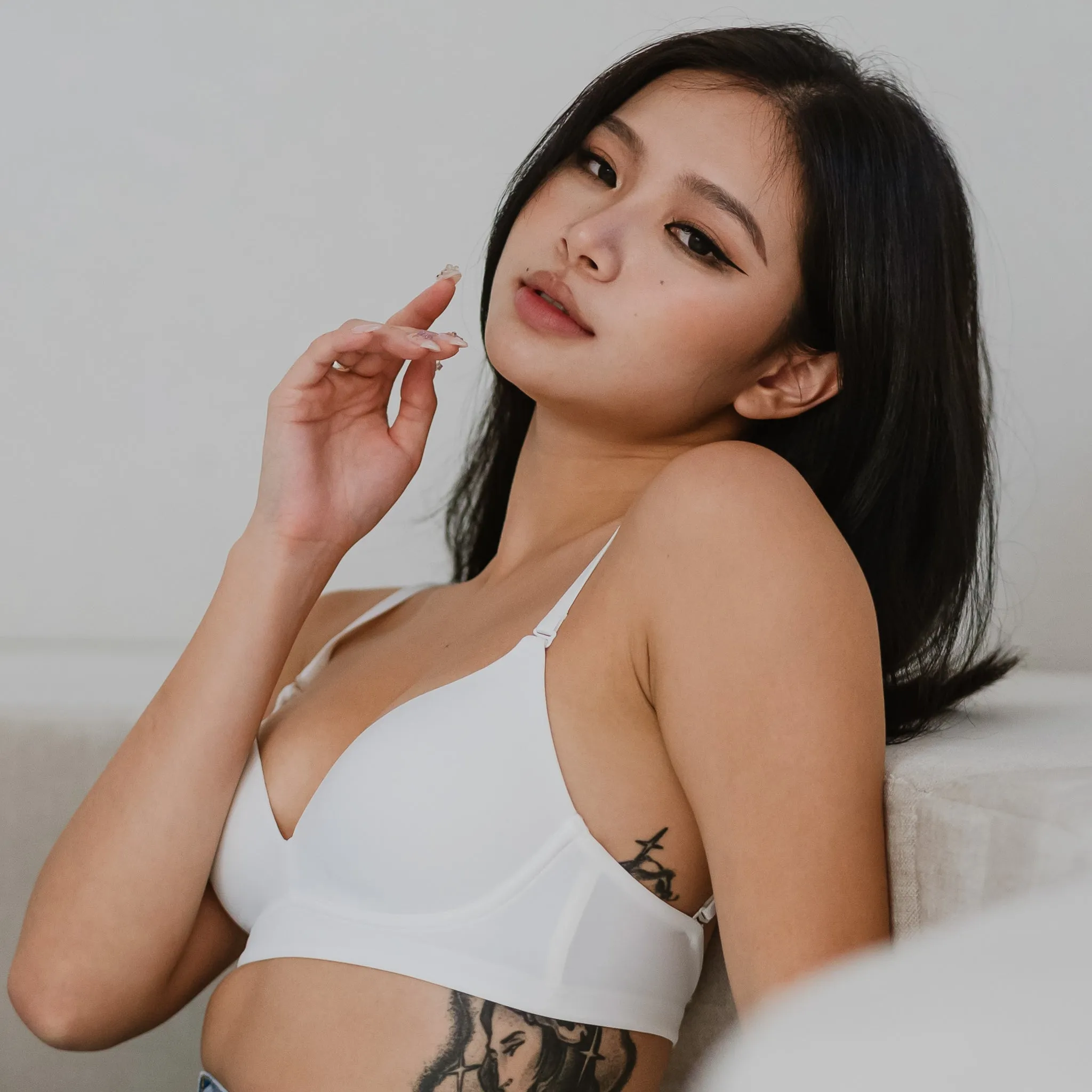 Timeless Essential! Plunge-Back Lightly-Lined Wireless T-Shirt Bra in White