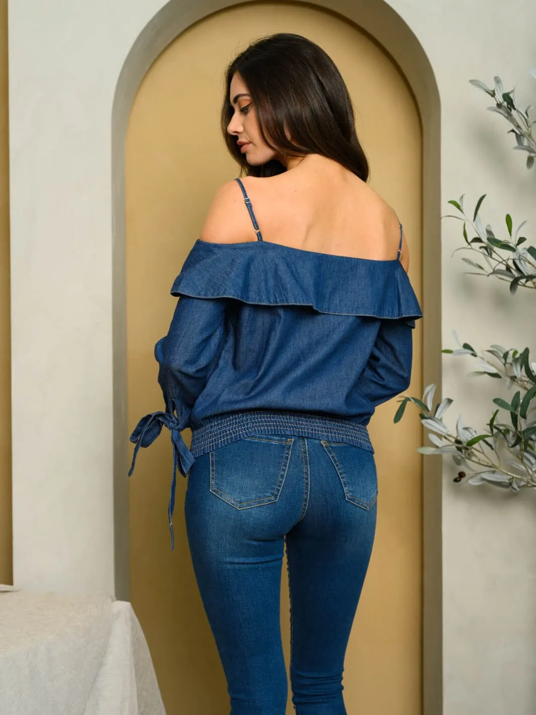 WOMEN'S COLD SHOULDER LONG SLEEVE RUFFLE CHAMBRAY TOP