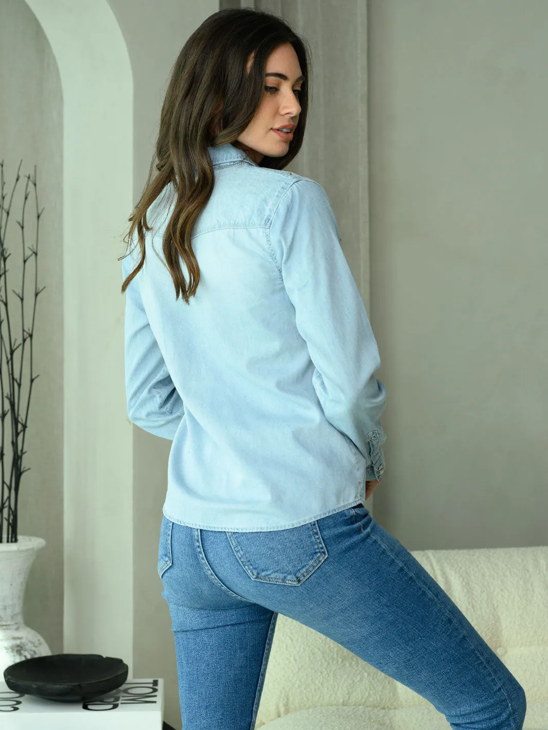 WOMEN'S LONG SLEEVE BUTTON UP CHAMBRAY TOP